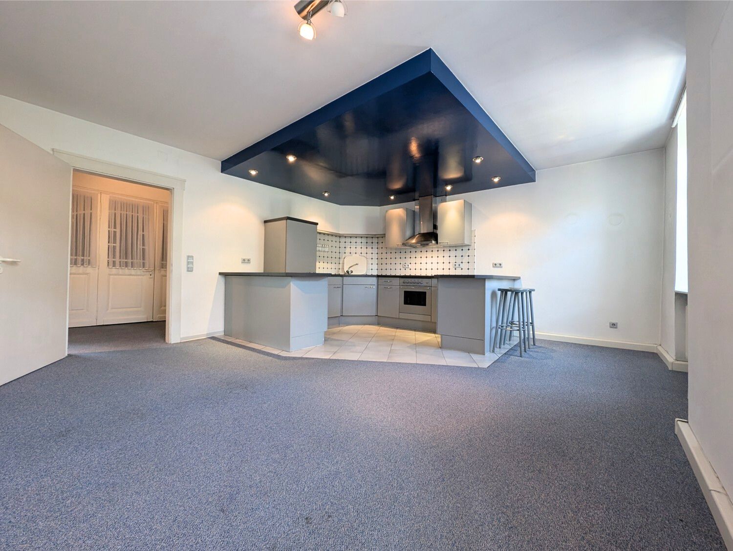 Großzügige 2-Zimmer-Wohnung in familiärer Atmosphäre 
- Stadtmitte Sulzbach/Saar