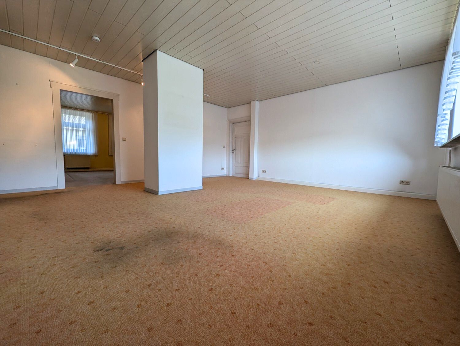 Großzügige 2-Zimmer-Wohnung in familiärer Atmosphäre 
- Stadtmitte Sulzbach/Saar