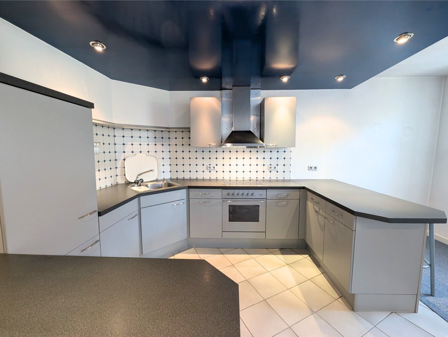 Großzügige 2-Zimmer-Wohnung in familiärer Atmosphäre 
- Stadtmitte Sulzbach/Saar