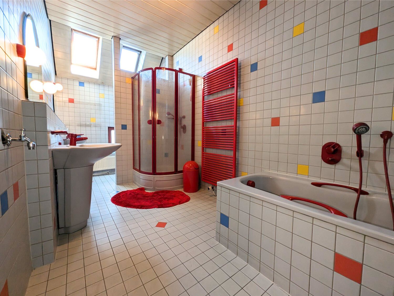 Großzügige 2-Zimmer-Wohnung in familiärer Atmosphäre 
- Stadtmitte Sulzbach/Saar