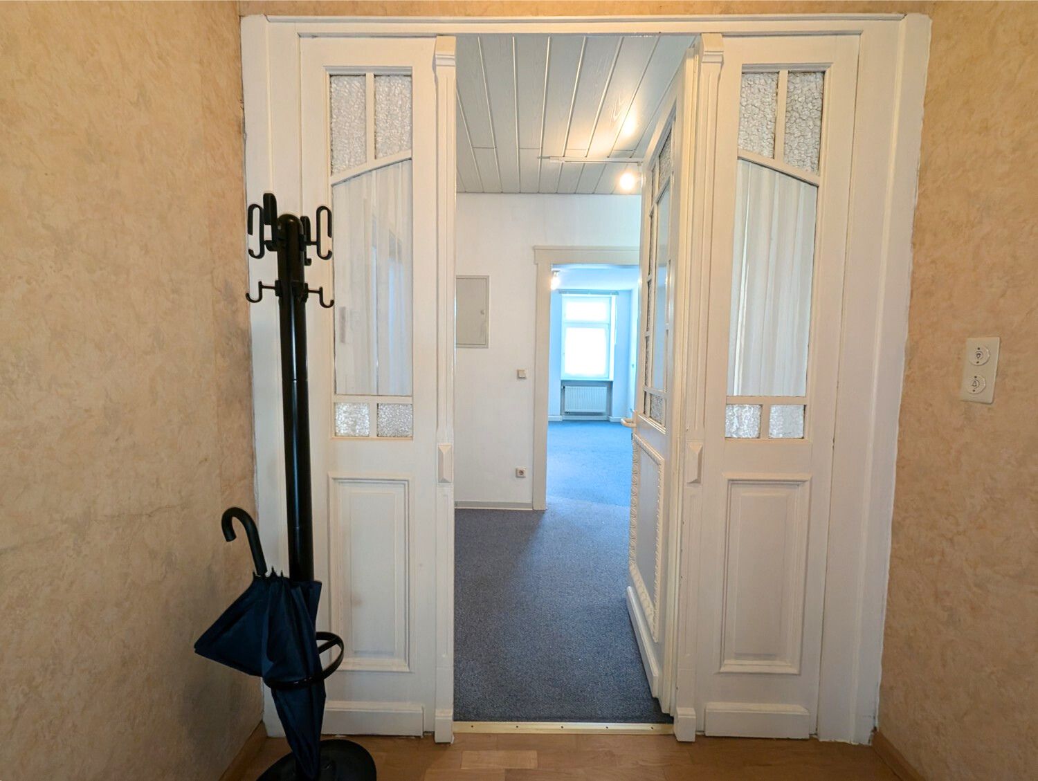 Großzügige 2-Zimmer-Wohnung in familiärer Atmosphäre 
- Stadtmitte Sulzbach/Saar