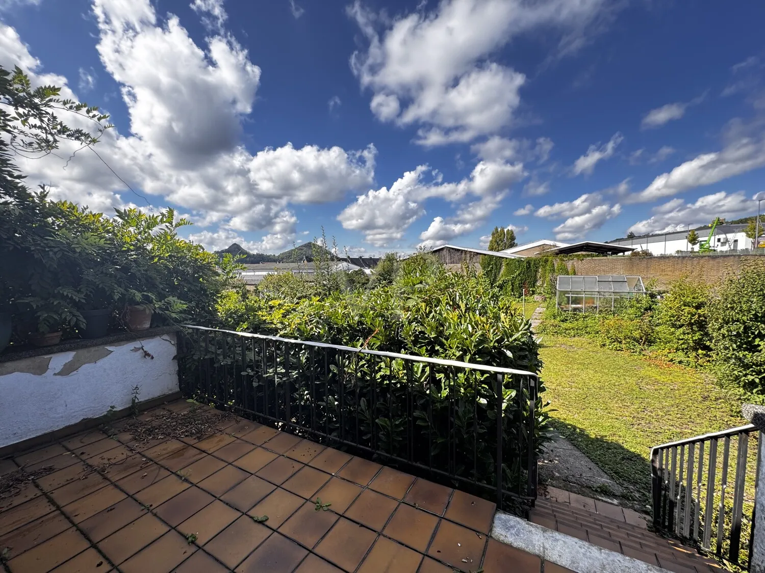 Familientraum in Völklingen! 
Doppelhaushälfte mit Gewächshaus und historischem Flair