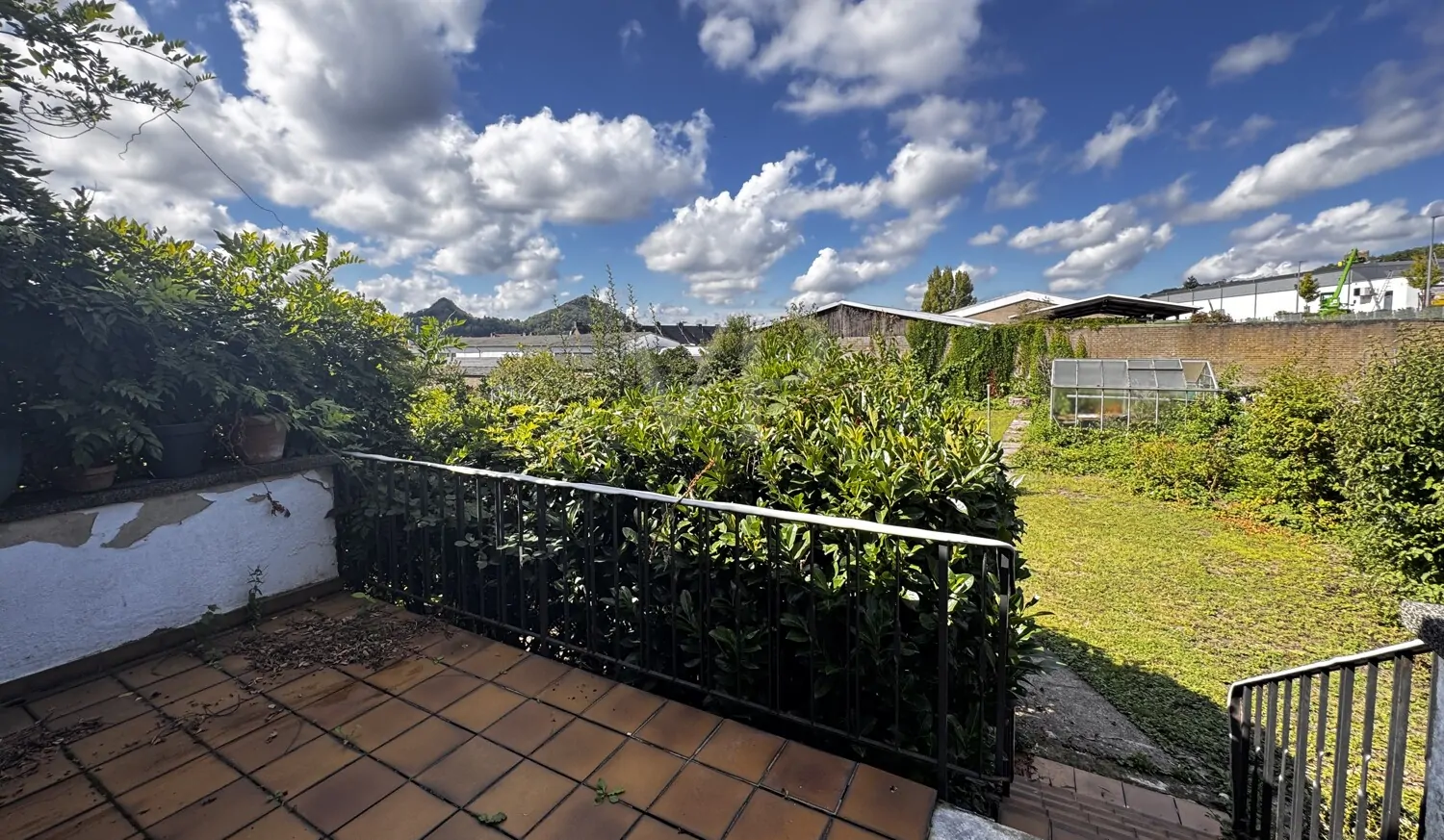 Familientraum in Völklingen! 
Doppelhaushälfte mit Gewächshaus und historischem Flair