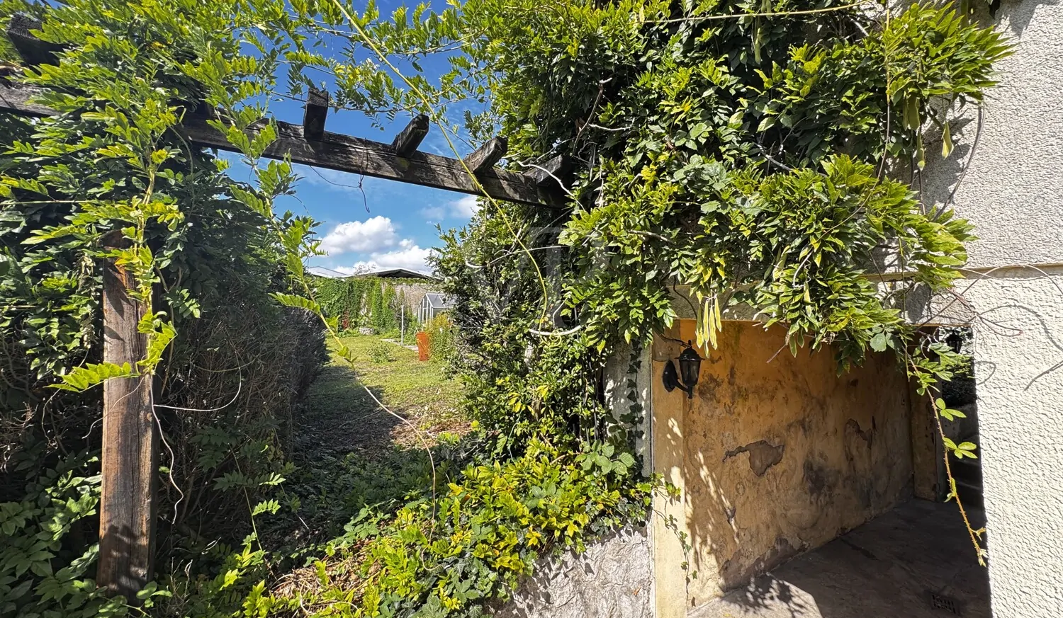 Familientraum in Völklingen! 
Doppelhaushälfte mit Gewächshaus und historischem Flair
