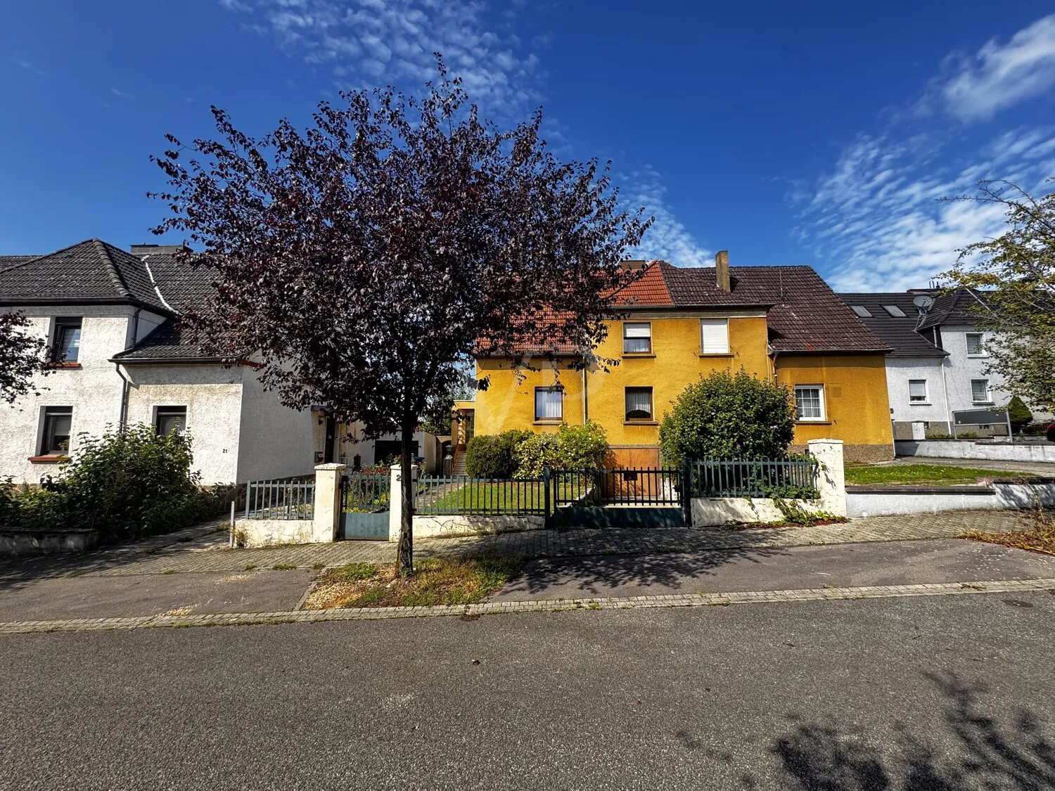 Familientraum in Völklingen! 
Doppelhaushälfte mit Gewächshaus und historischem Flair