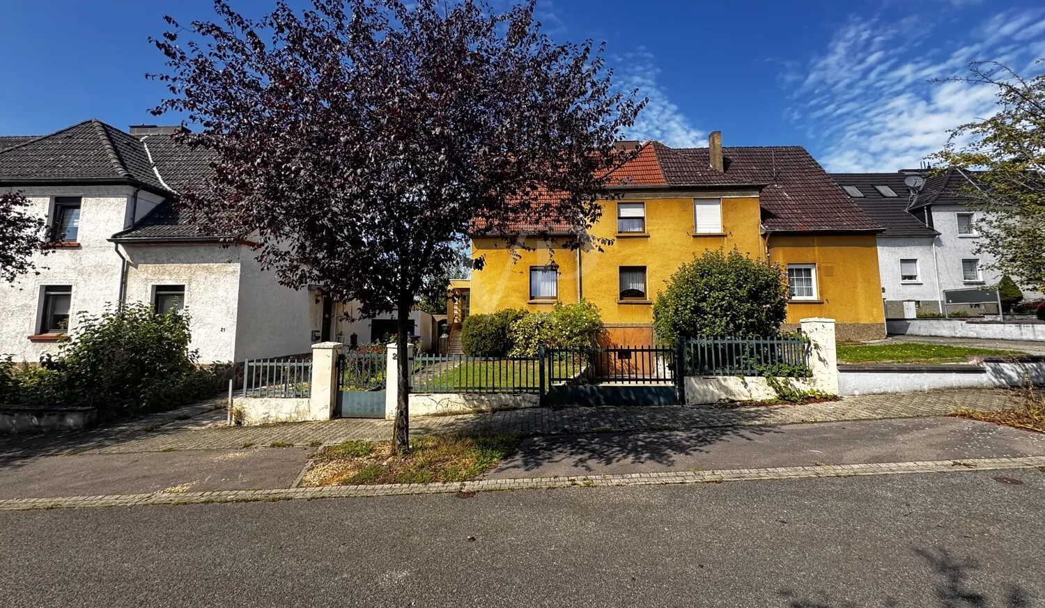 Familientraum in Völklingen! 
Doppelhaushälfte mit Gewächshaus und historischem Flair