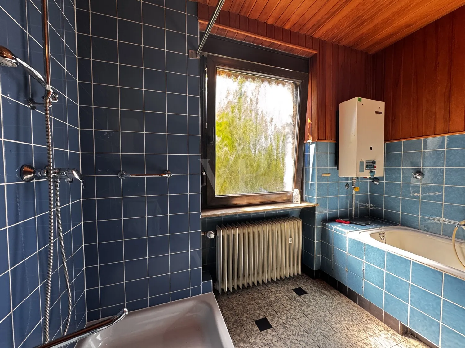 Familientraum in Völklingen! 
Doppelhaushälfte mit Gewächshaus und historischem Flair