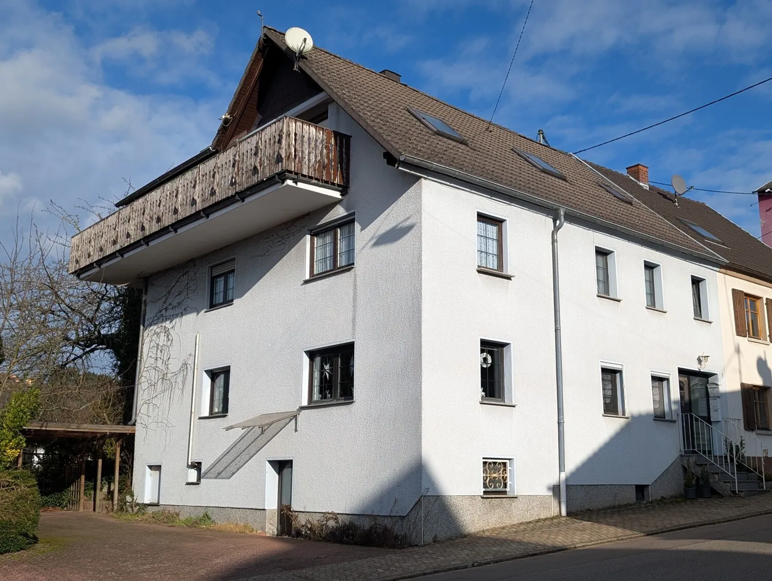 3-Familienhaus mit Potenzial – attraktive Kapitalanlage in Köllerbach