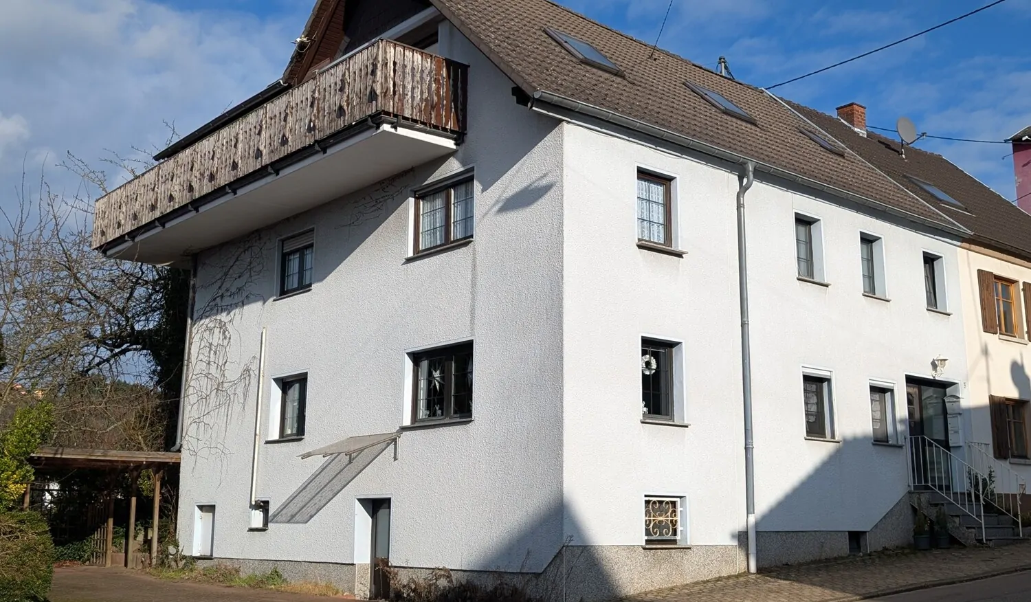 3-Familienhaus mit Potenzial – attraktive Kapitalanlage in Köllerbach