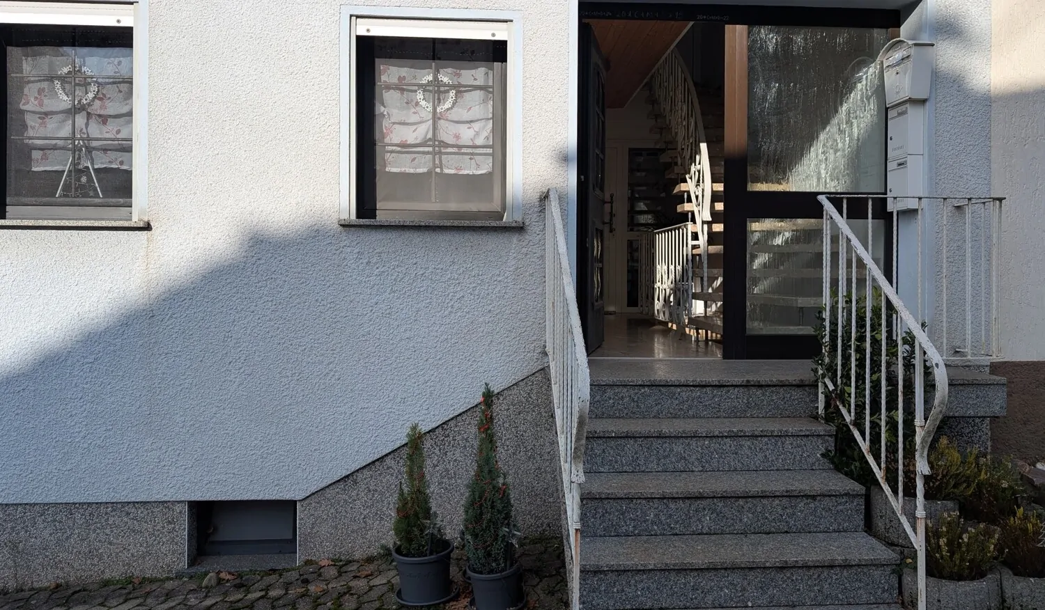 3-Familienhaus mit Potenzial – attraktive Kapitalanlage in Köllerbach