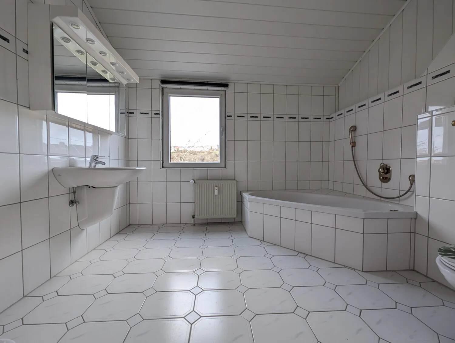 3-Familienhaus mit Potenzial – attraktive Kapitalanlage in Köllerbach