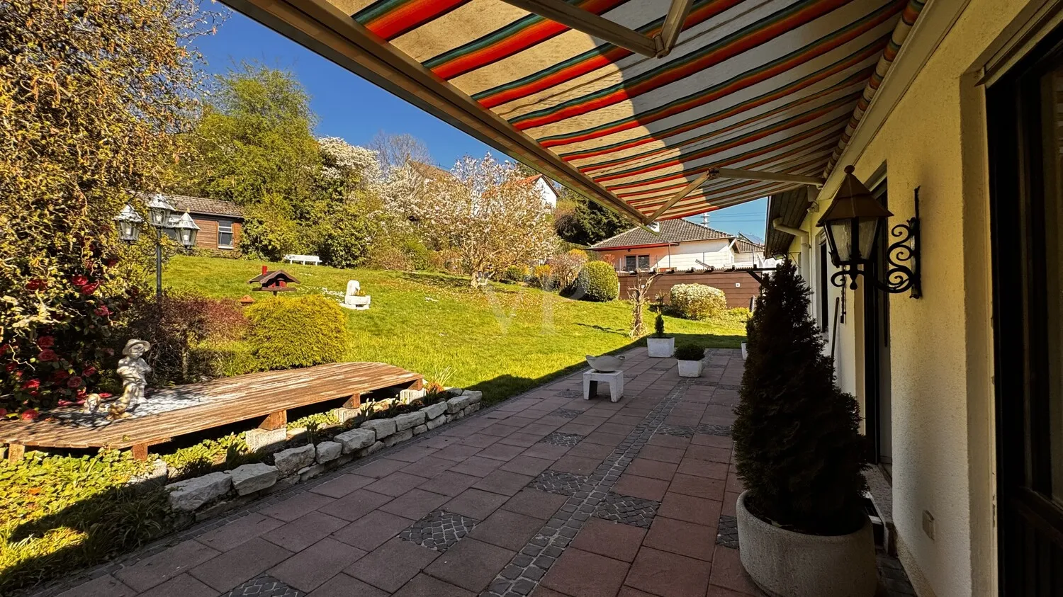 Wo Raum auf Freiheit trifft!
Ein Zuhause mit Gartenparadies