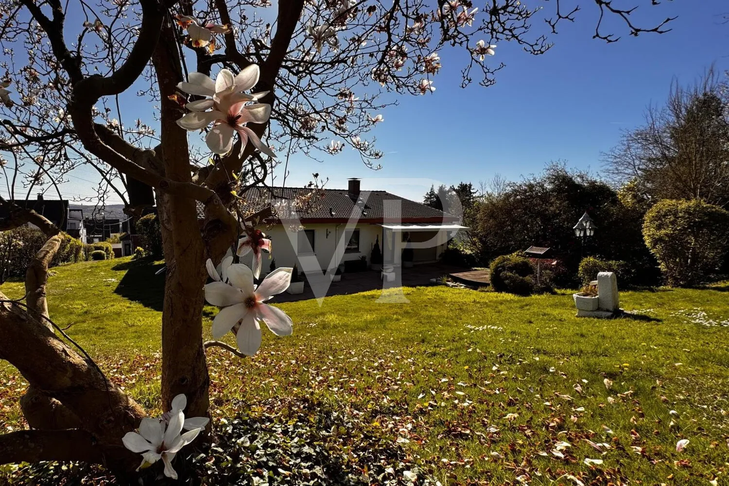 Wo Raum auf Freiheit trifft!
Ein Zuhause mit Gartenparadies