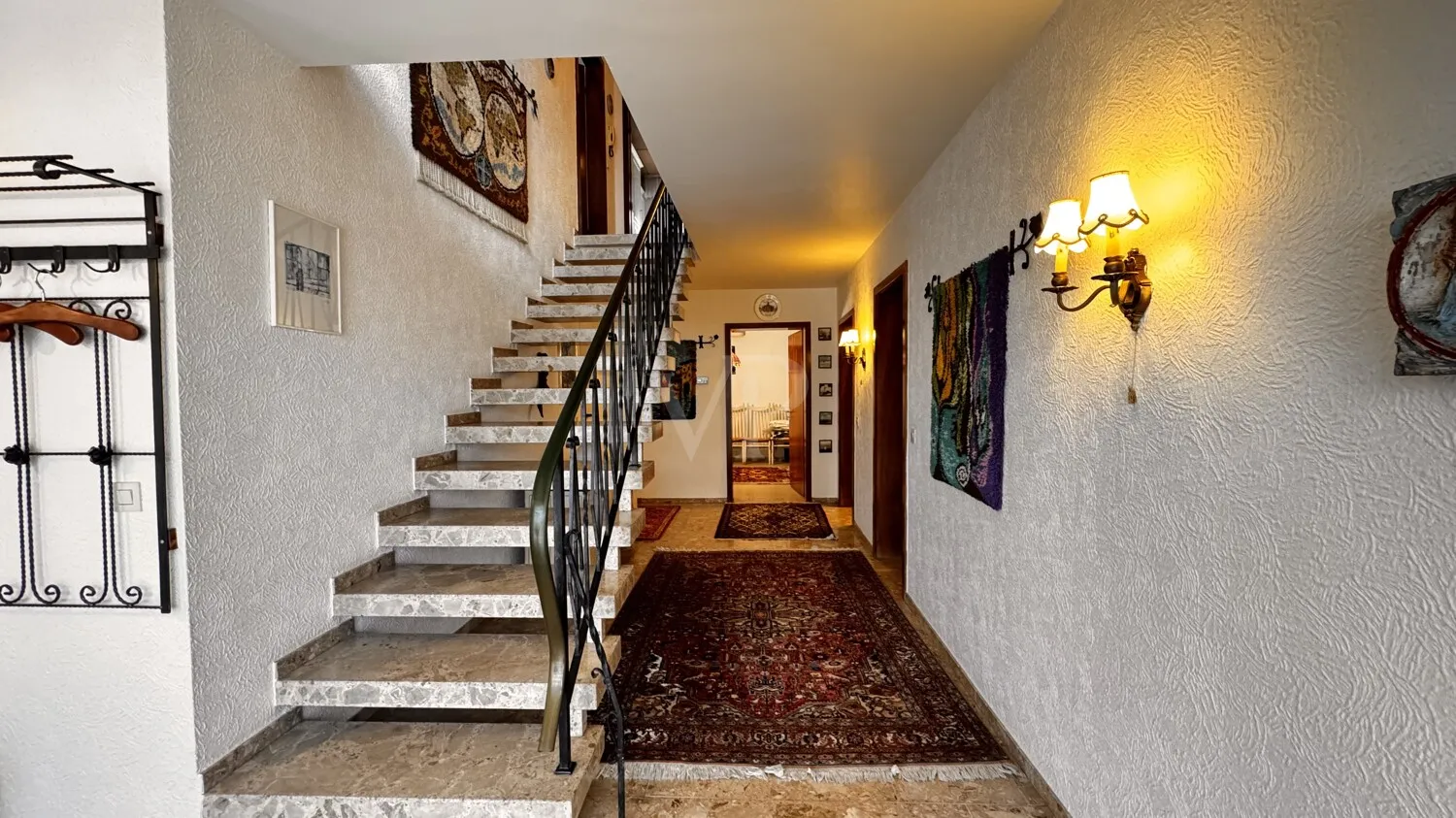 Wo Raum auf Freiheit trifft!
Ein Zuhause mit Gartenparadies