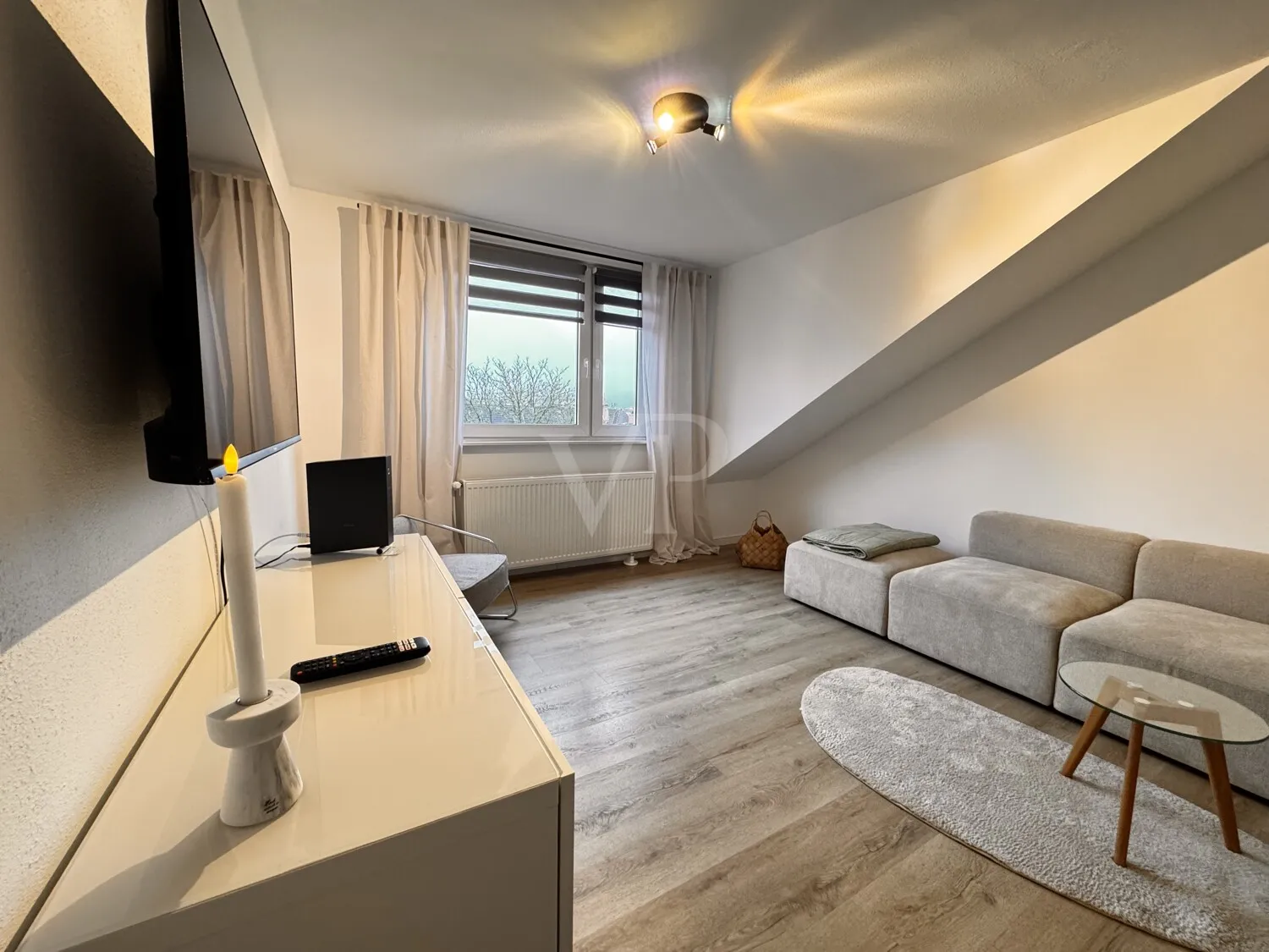 Moderne, voll möblierte und ausgestattete  2-Zimmer-Wohnung 
in Uni,  Hochschul- und Stadtnähe