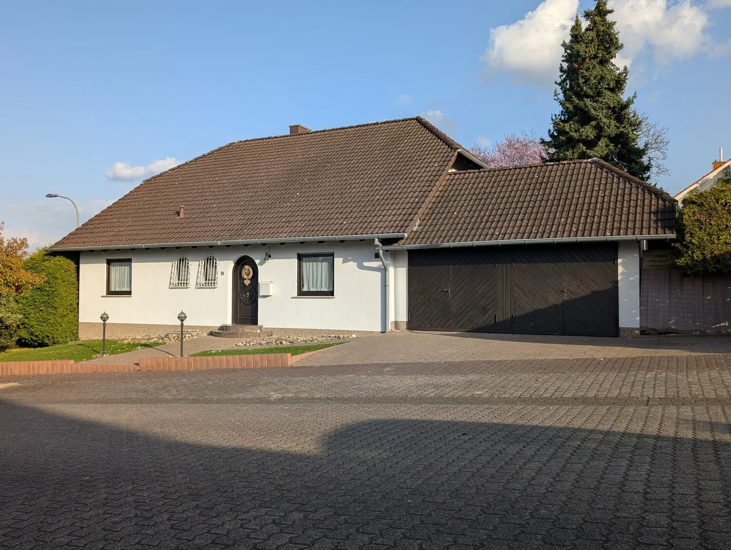 Freistehendes Einfamilienhaus
mit gehobener Wohnqualität