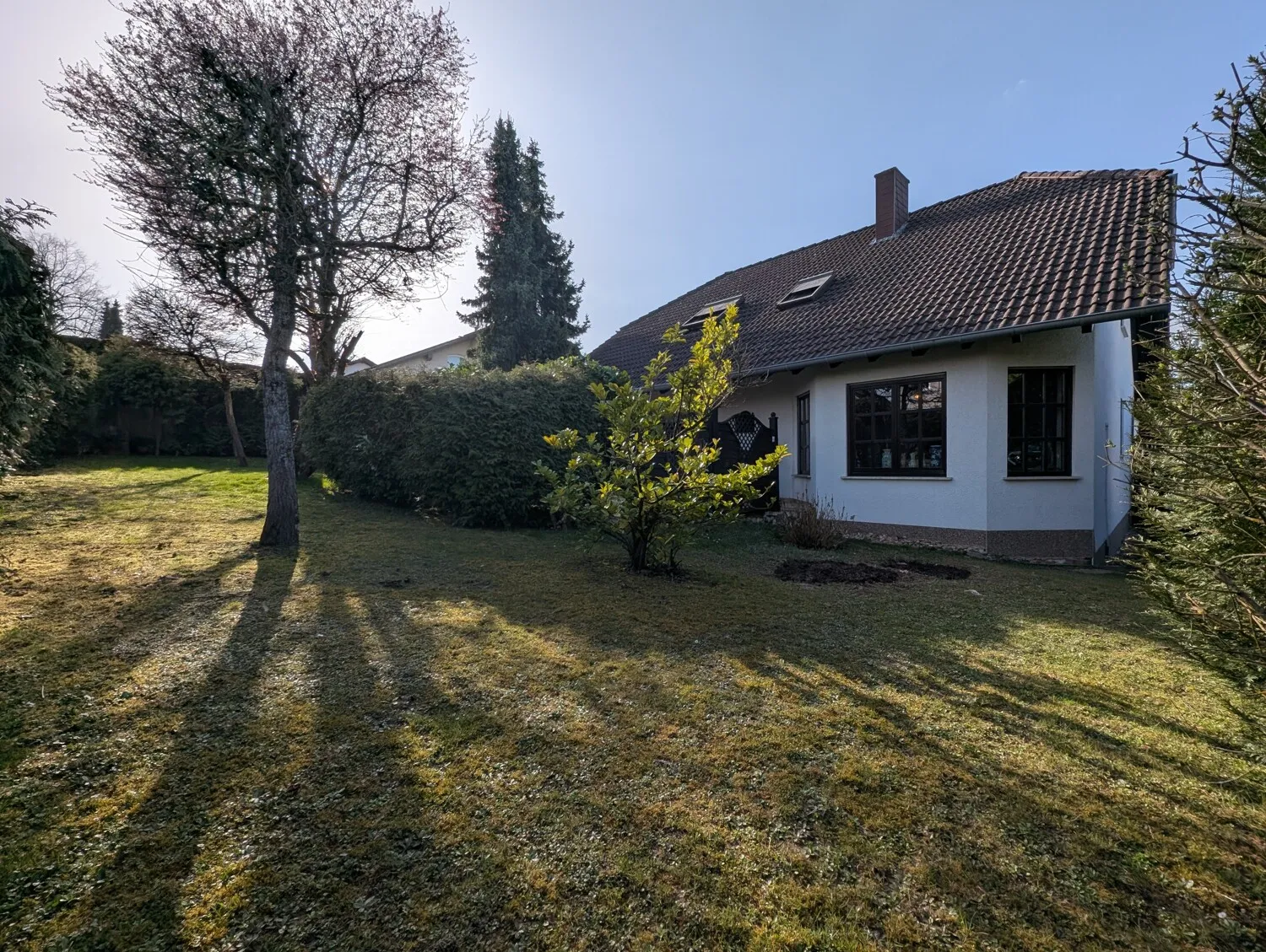 Freistehendes Einfamilienhaus
mit gehobener Wohnqualität