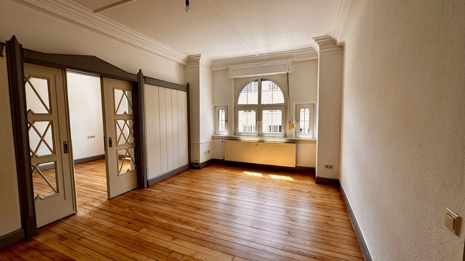 Denkmalgeschütztes wohnen im Zentrum von Saarbrücken - Foto 1
