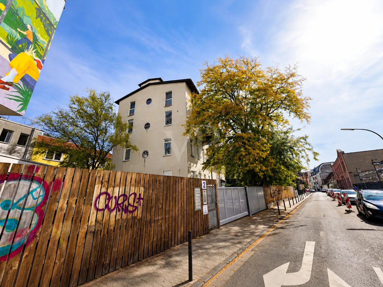 Herbstliche Stadtstraßenansicht