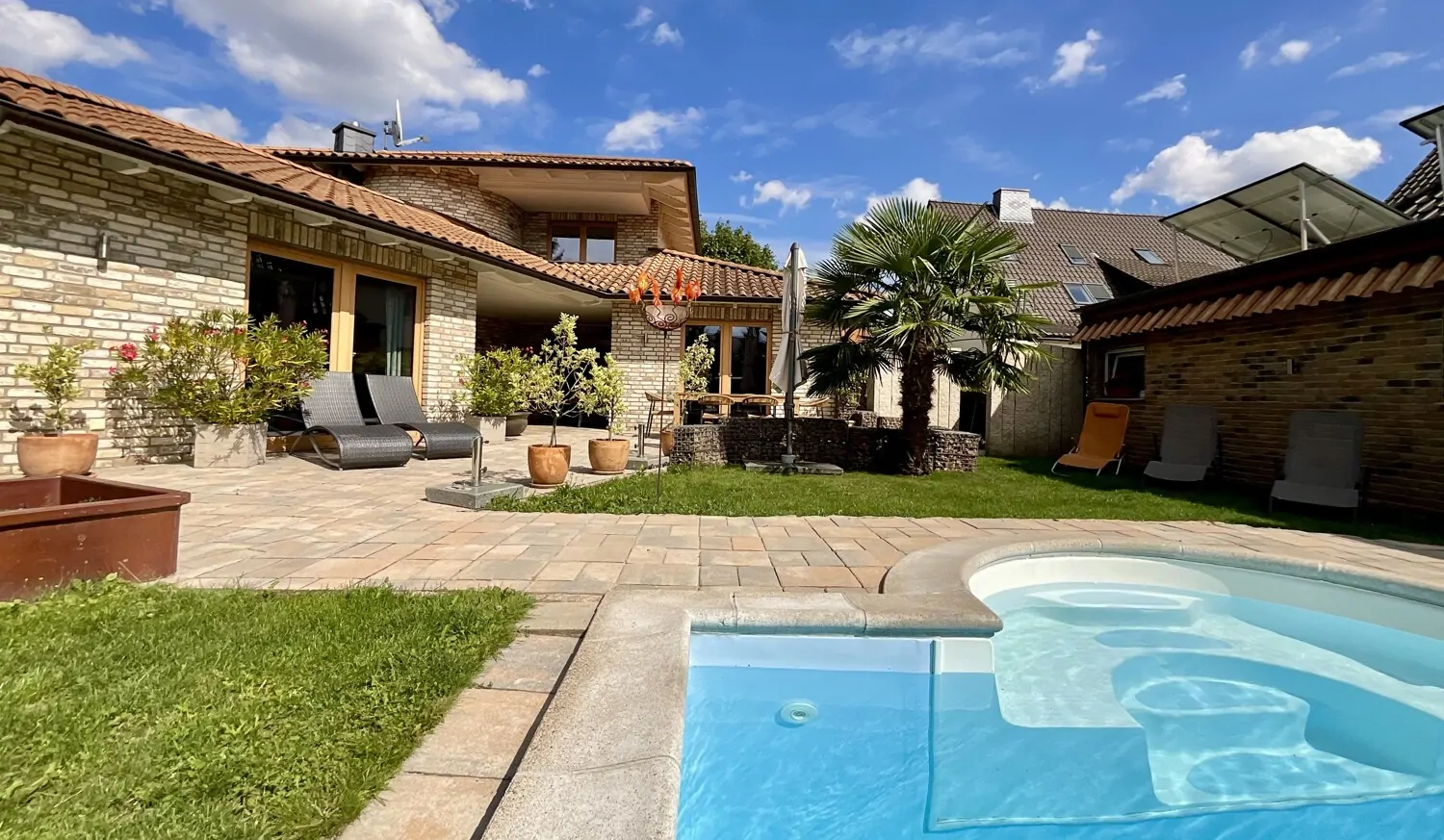 Wohnen, wie andere Urlaub machen: Einfamilienhaus mit mediterranem Flair in ruhiger Lage von Weetzen