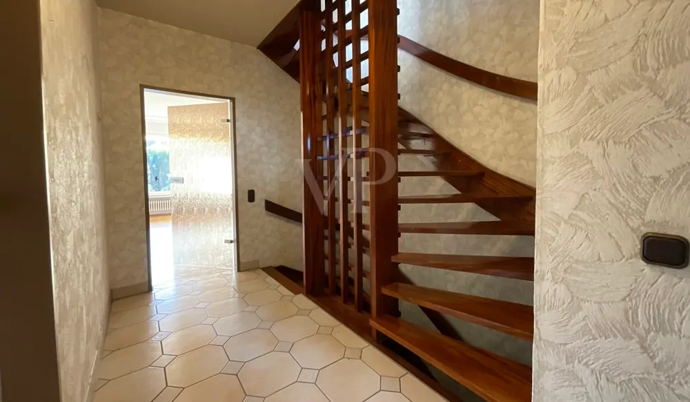 Flur mit Treppenaufgang