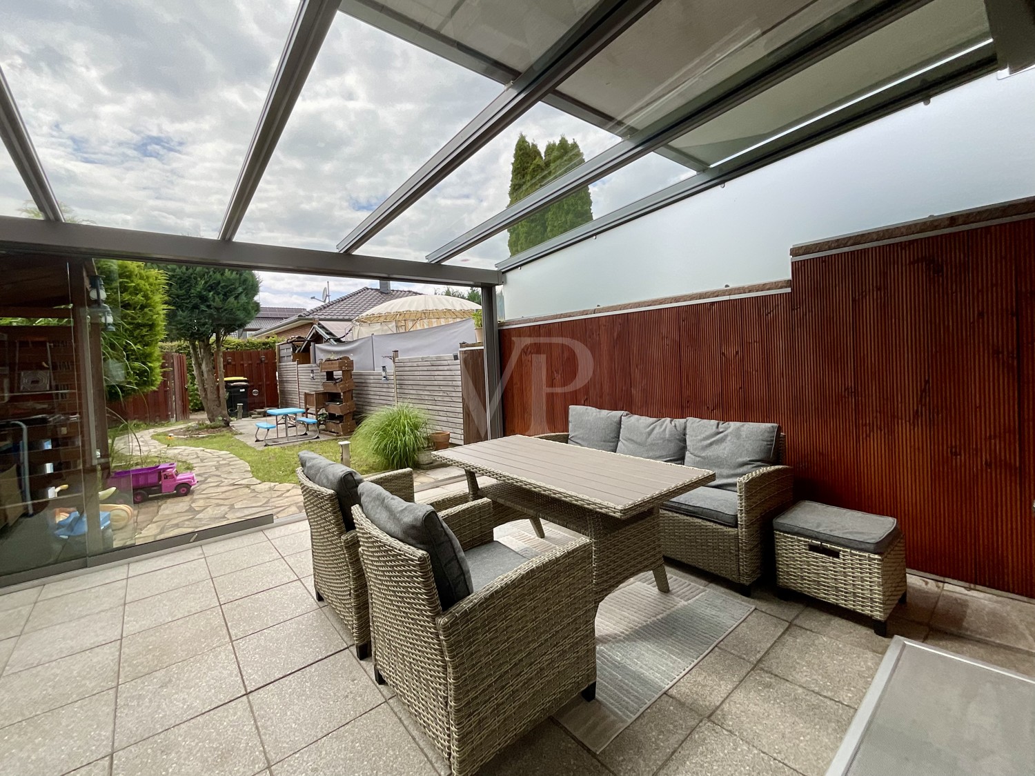 Terrasse mit Garten