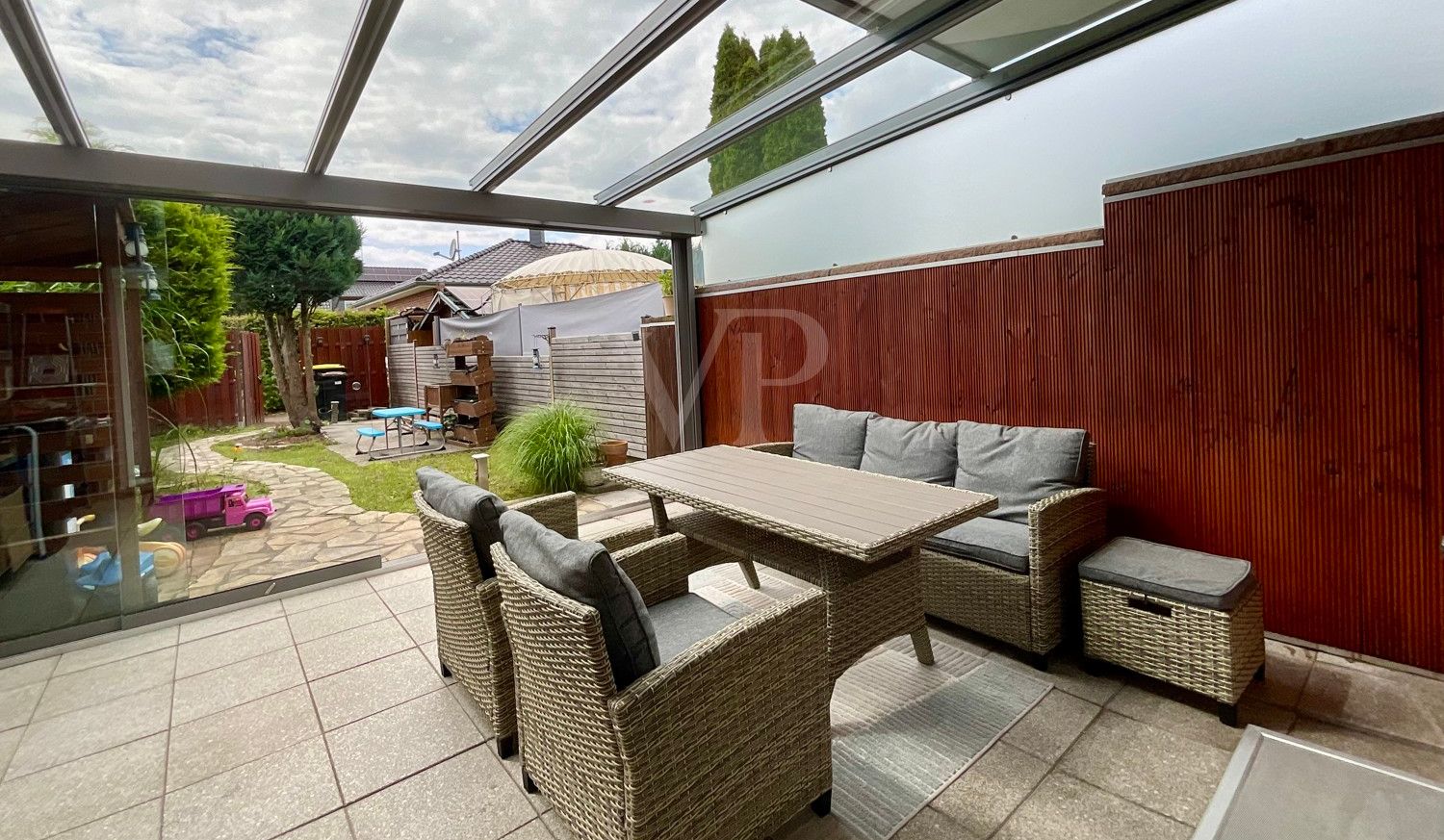 Terrasse mit Garten