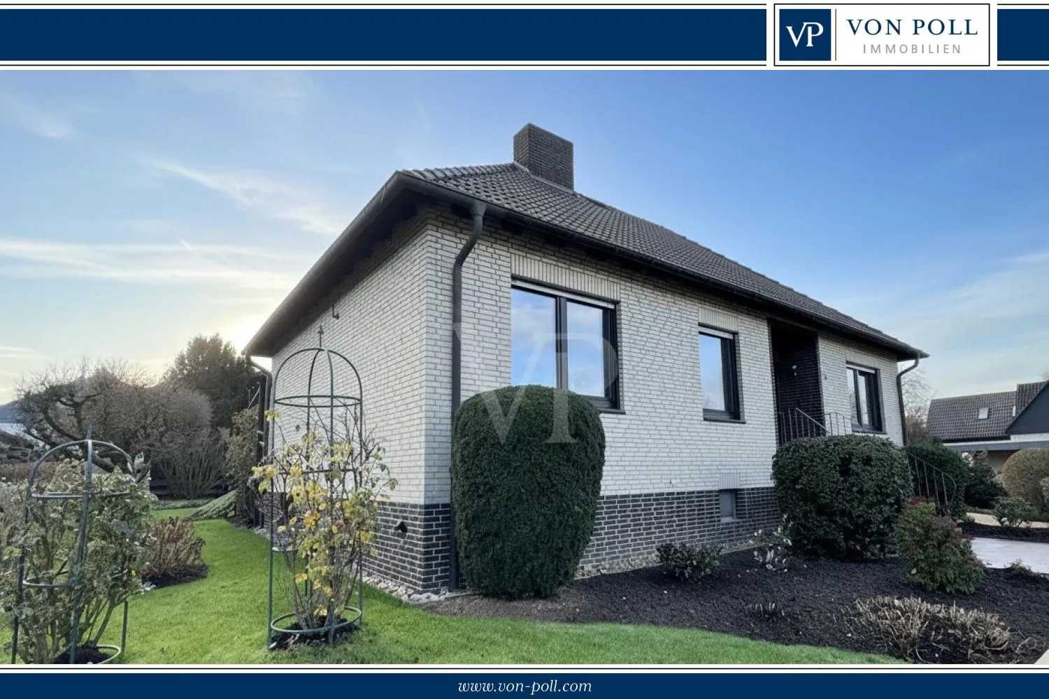 Charmanter Winkelbungalow mit Kamin, sonniger Terrasse und Vollkeller in Gestorf zu verkaufen!