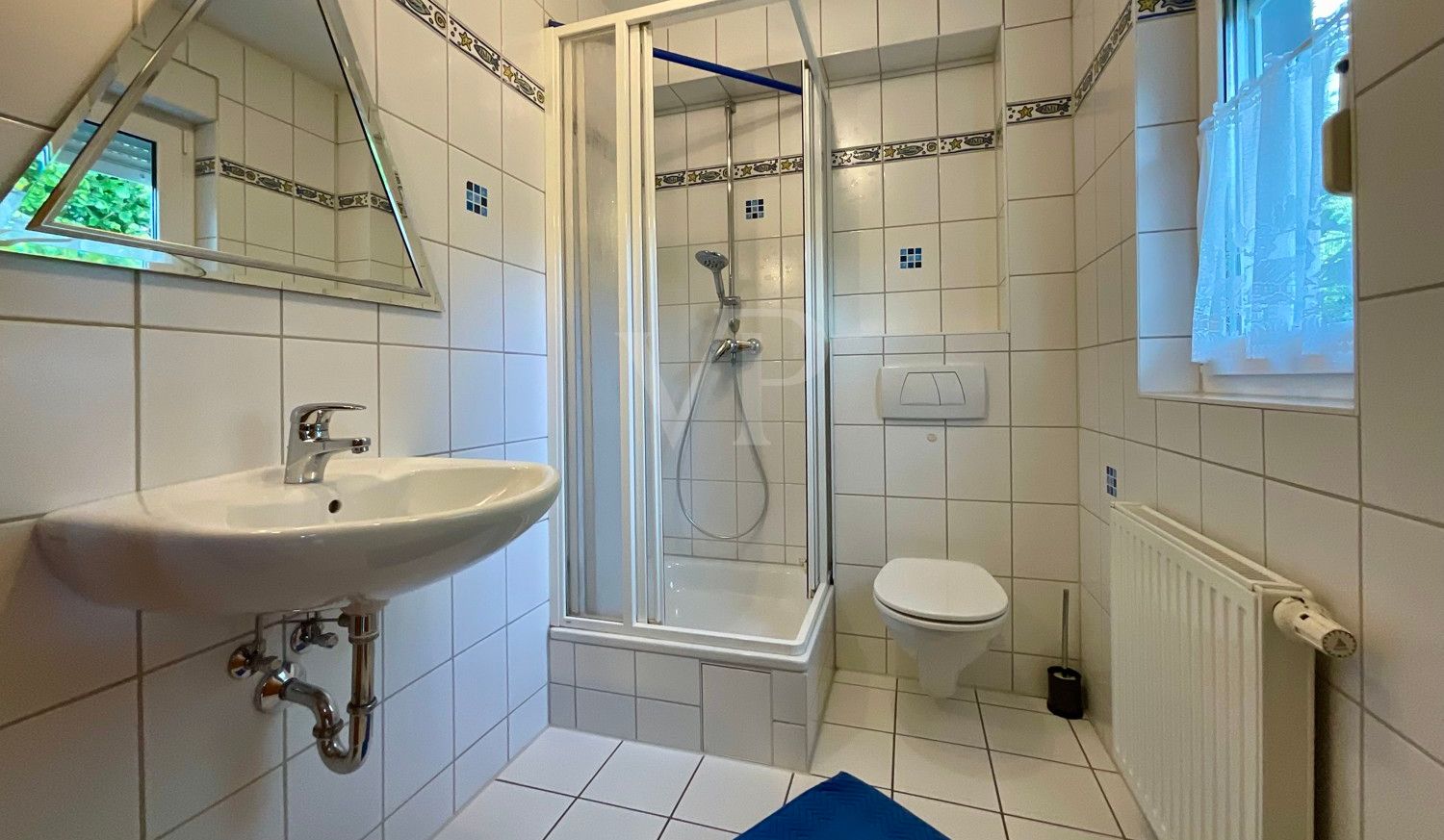 Gäste-WC mit Dusche