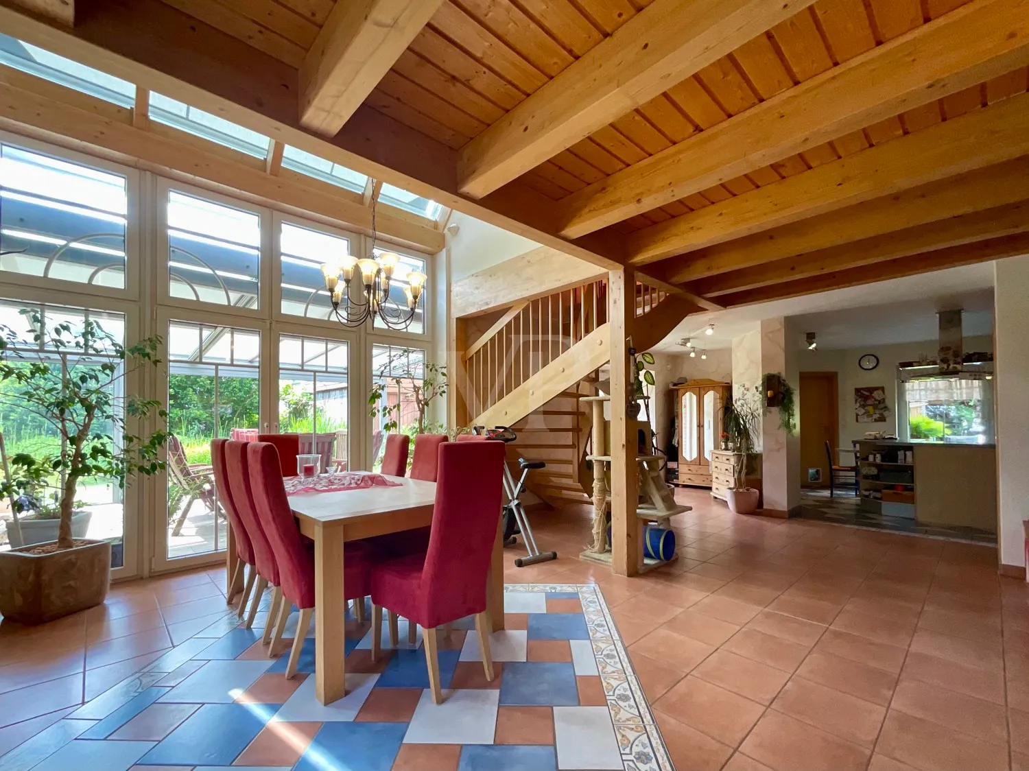 Offen gestalteter Wohnbereich