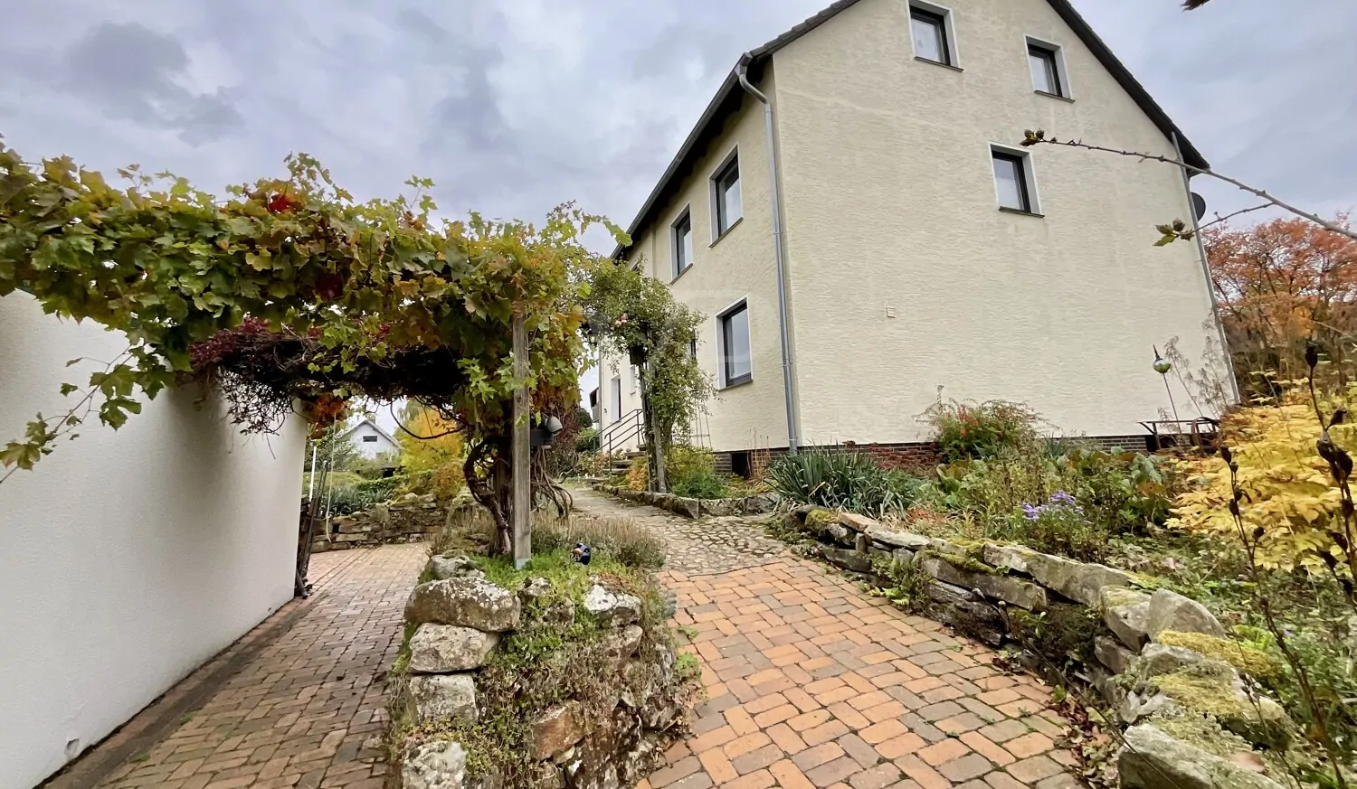 Zuwegung & Hausansicht