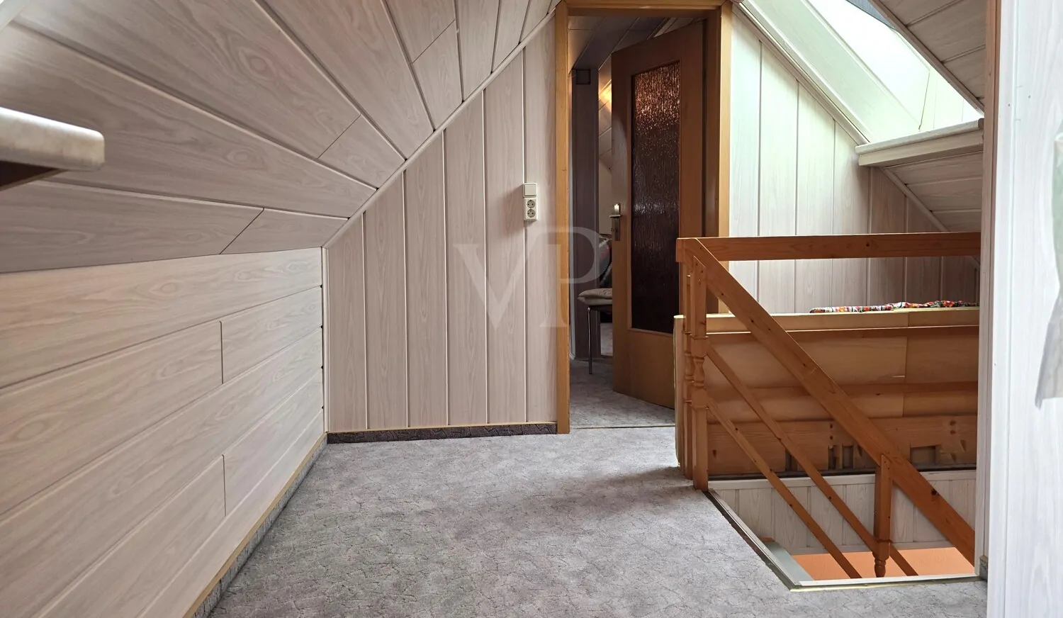 Vorraum Spitzboden
