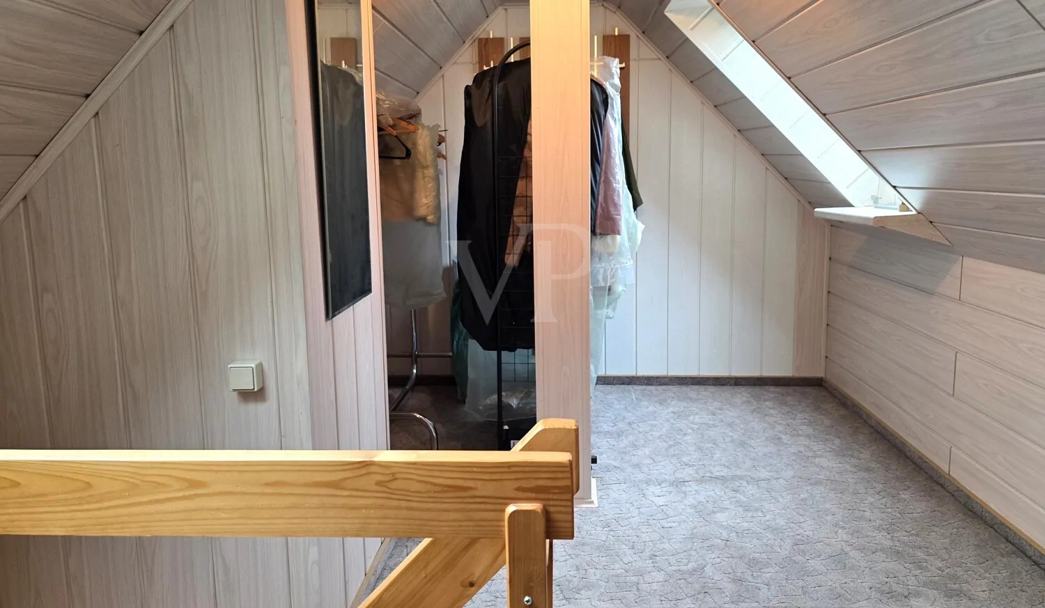 Vorraum Spitzboden