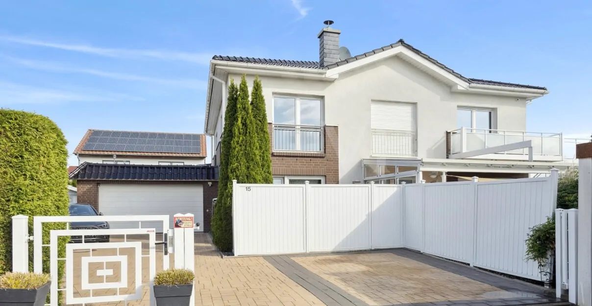 Repräsentatives, lichtverwöhntes Einfamilienhaus in Feldrandlage!