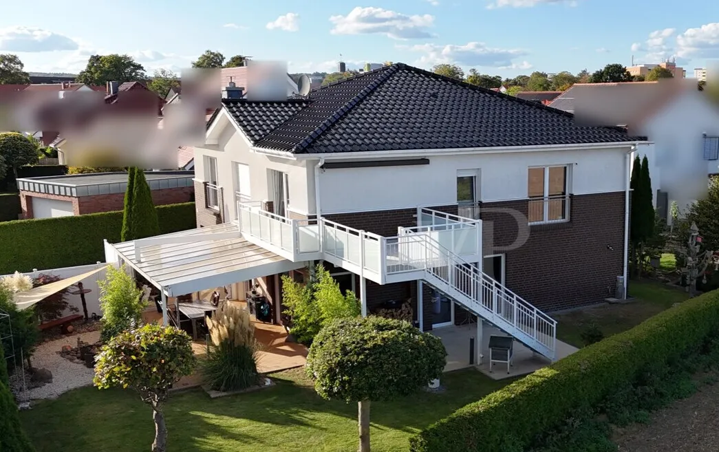 Exklusives und lichtverwöhntes Einfamilienhaus in begehrter Feldrandlage!