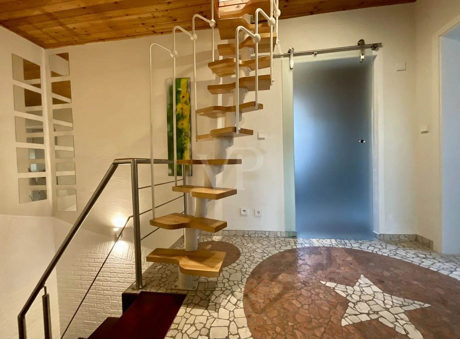 Flur mit Raumspartreppe