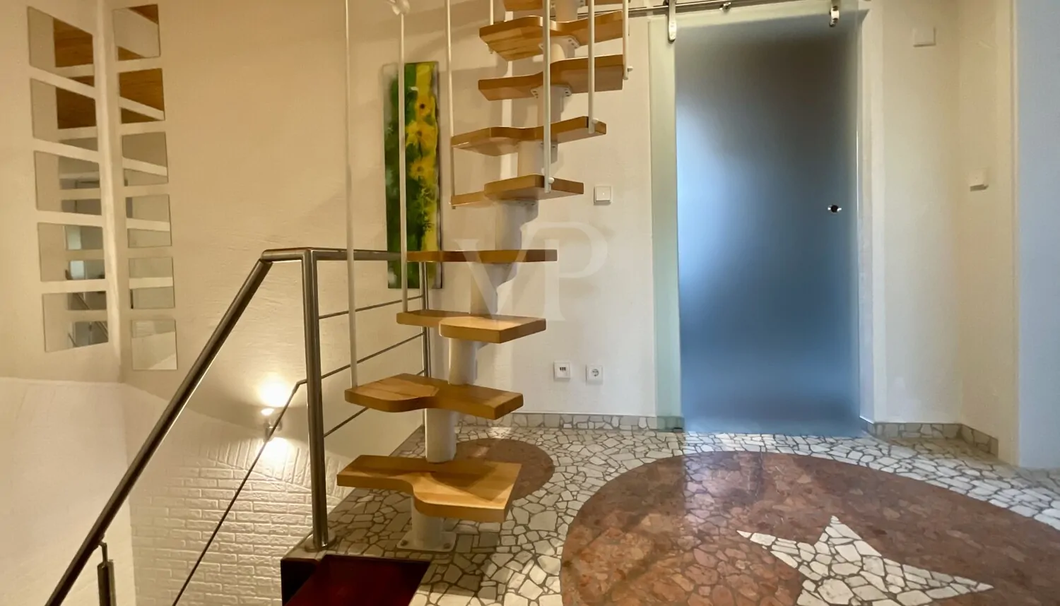 Flur mit Raumspartreppe