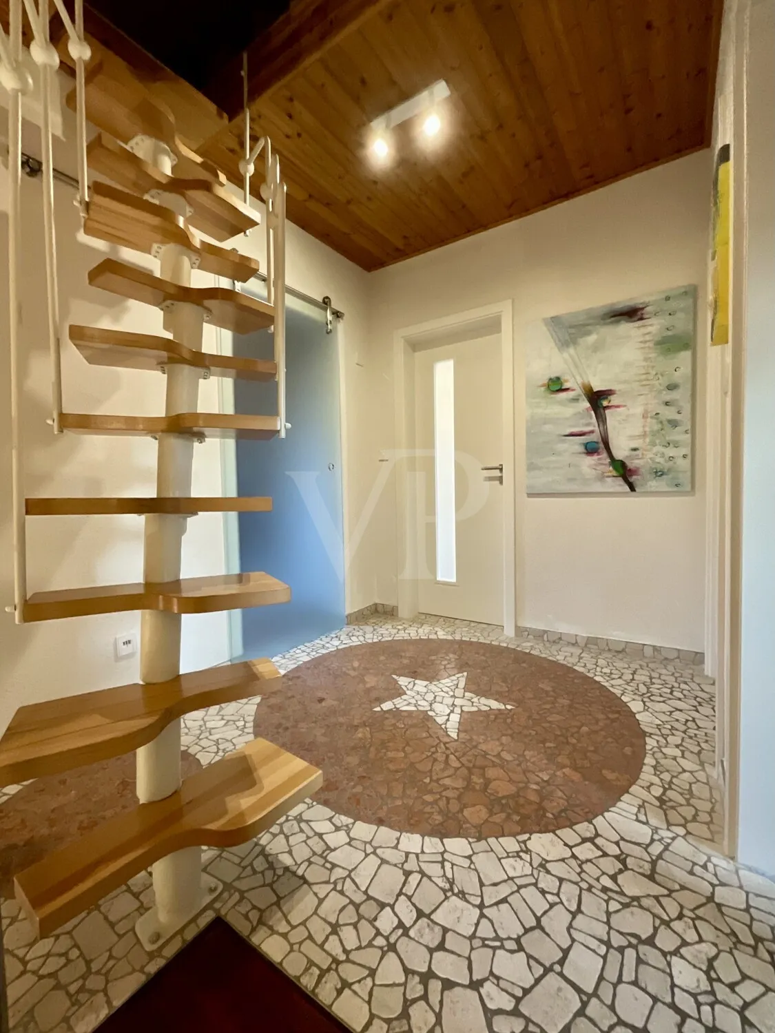 Flur mit Raumspartreppe