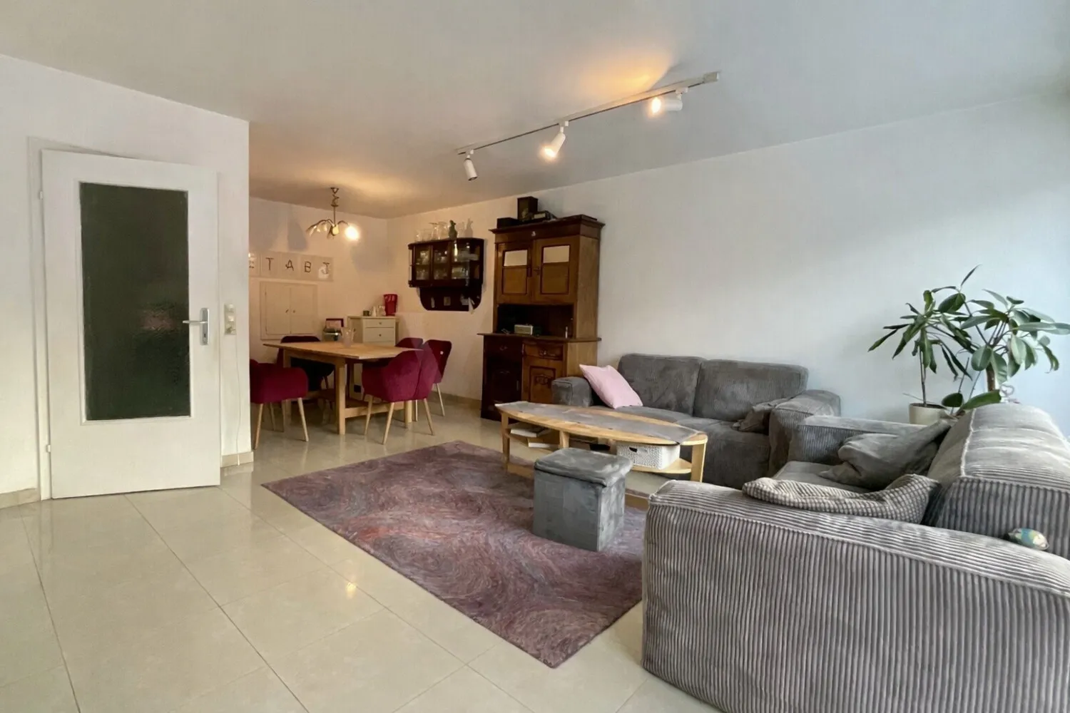 Viel Platz zum Wohlfühlen – Lichtdurchflutetes Reihenmittelhaus mit Garten in familienfreundlicher Lage!