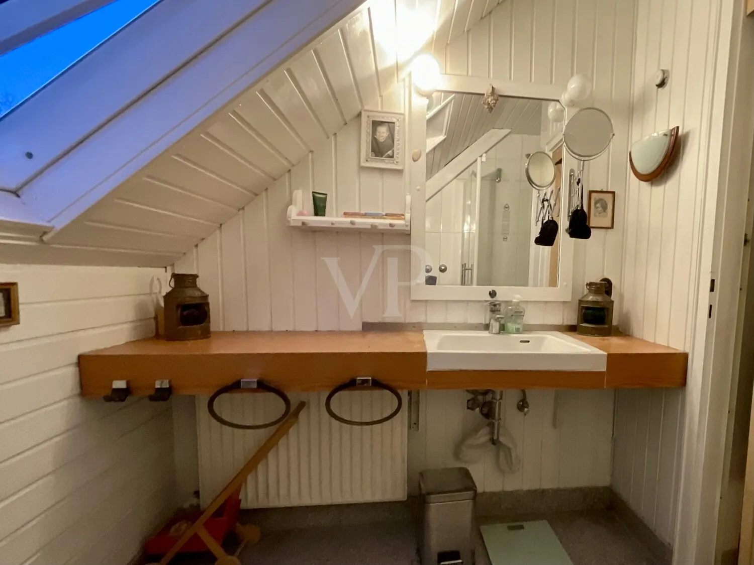 Badezimmer mit Dusche