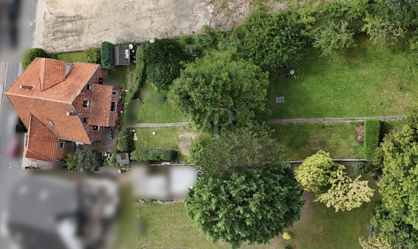 Großzügiges Grundstück mit Dreiparteienhaus und vielseitigem Entwicklungspotenzial!