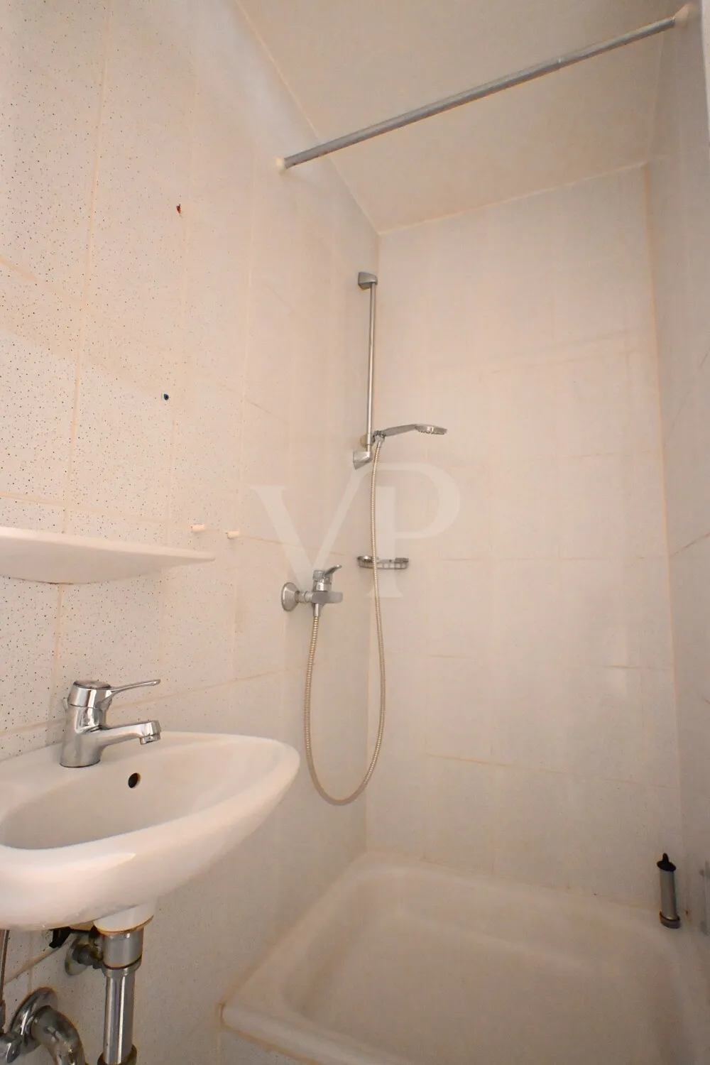 Badezimmer mit Dusche