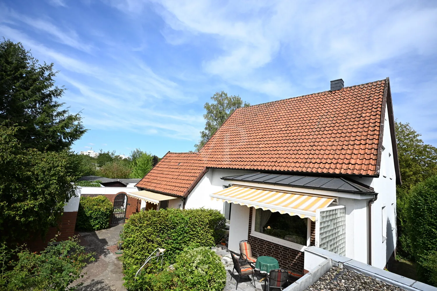 Raum für Wohnträume - vielseitiges Ein-/Zweifamilienhaus auf idyllischem Grundstück!