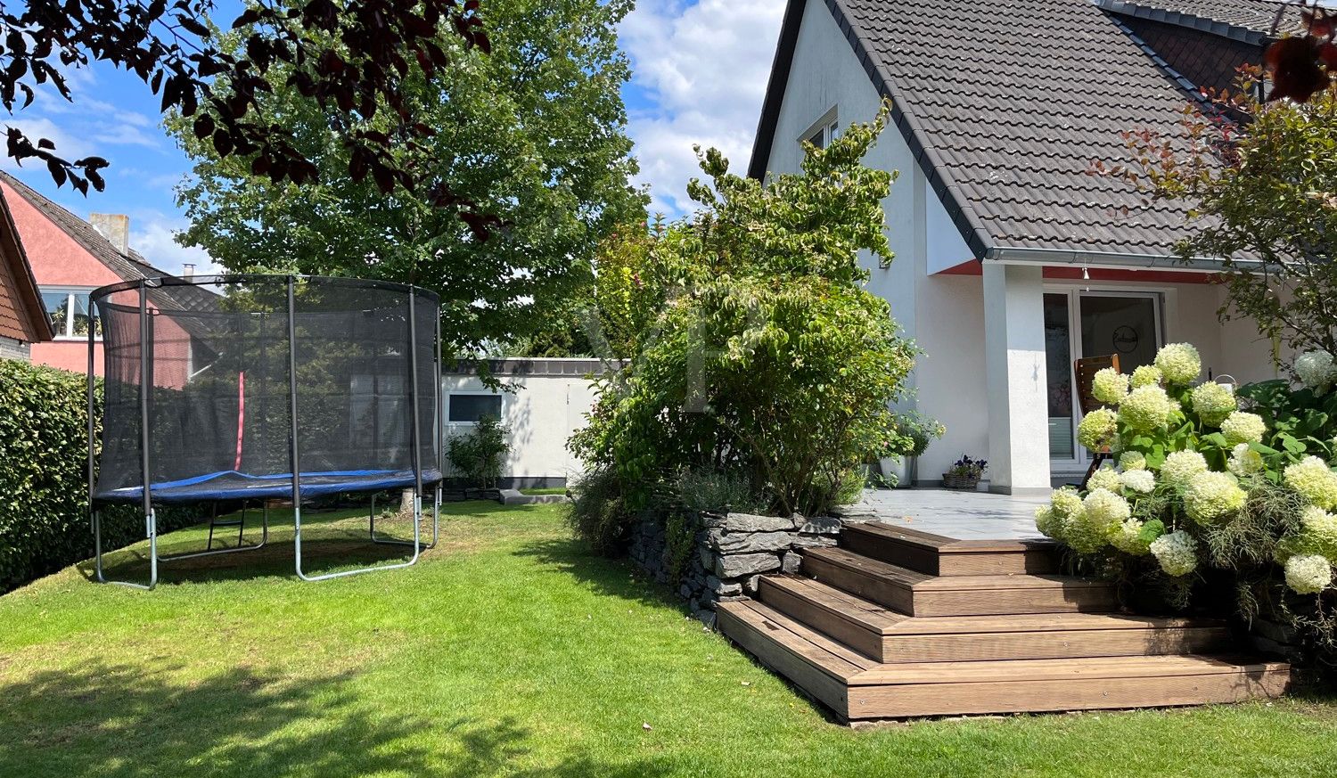 Aussenanlage hinter dem Haus