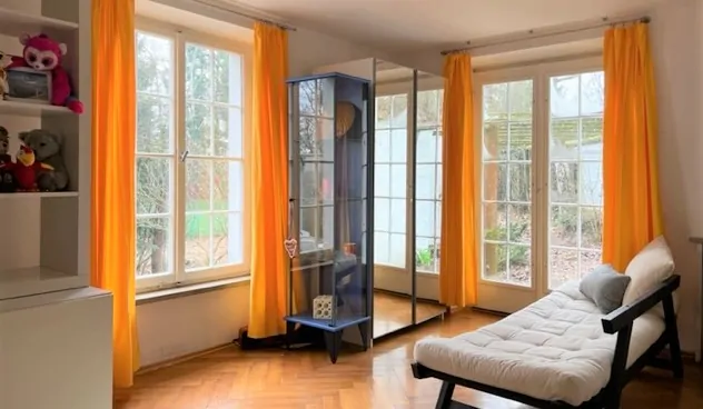 Elternbereich mit Zugang in den Garten