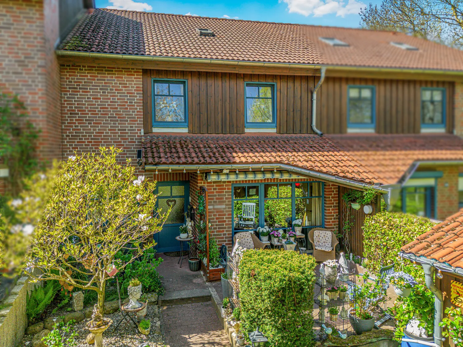 Vorgarten und Haus