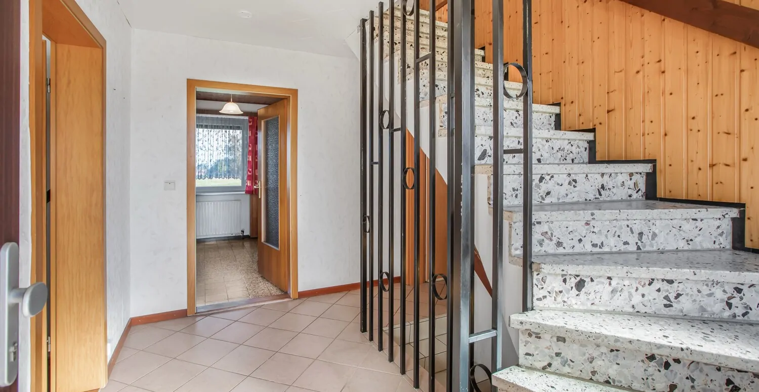 Flur mit Treppe