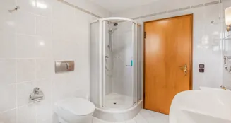 von_poll_real_estate_property_25053059.2_image_9