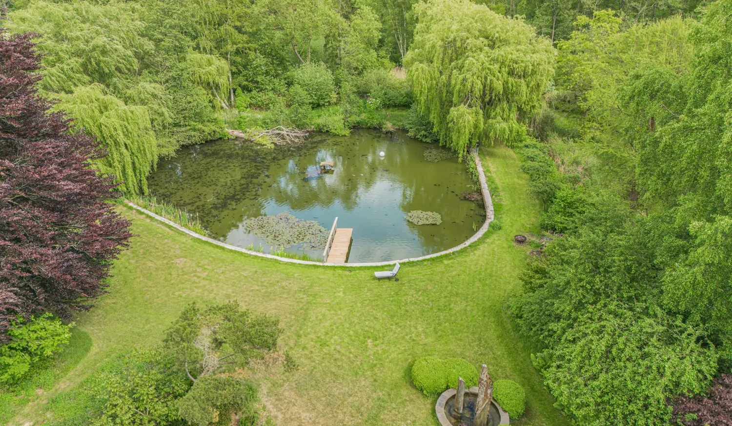 Grundstück mit Teich