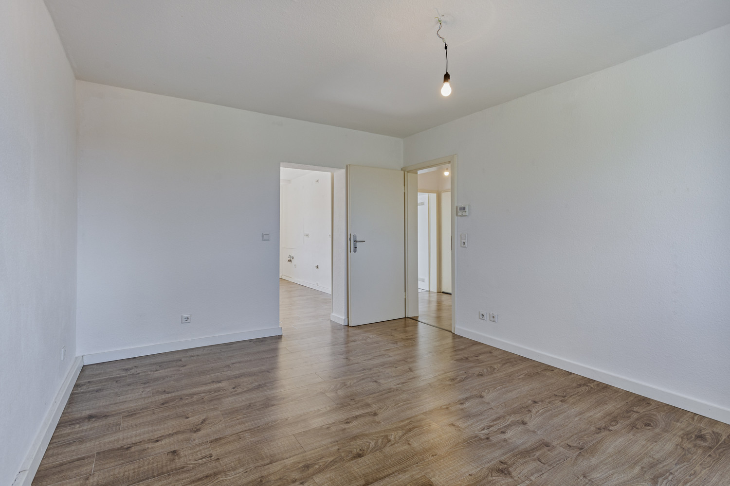 Wohnzimmer mit durchgang zur Küche